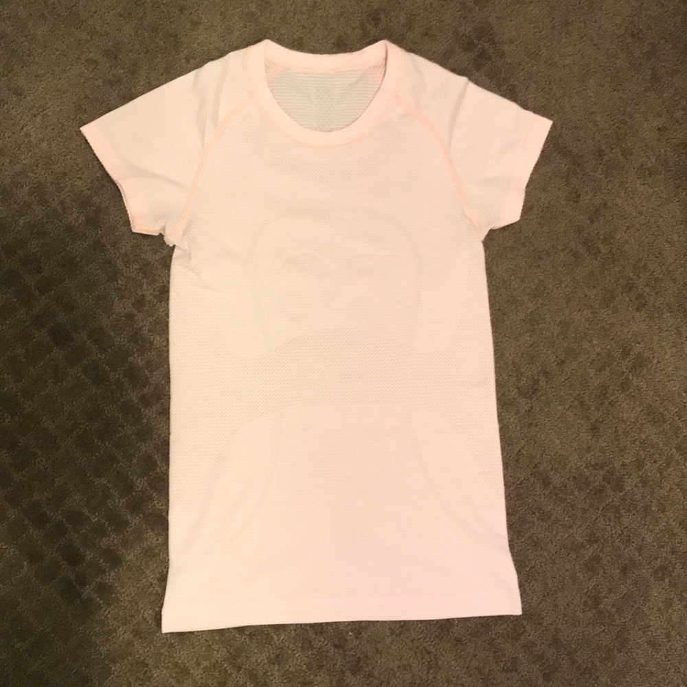 Lululemon short sleeved t-shirt